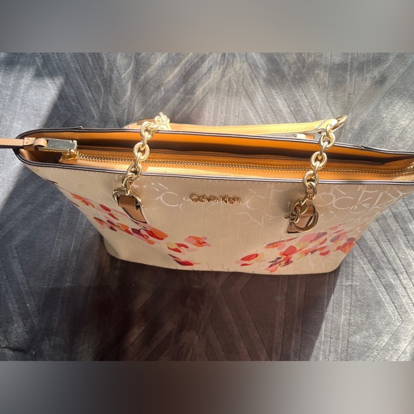 Limited Edition Calvin Klein Purse - Picture 3 of 13